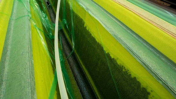 Tränkung der Glas- und Carbonfaser-Textilien mit Kunststoffharz im Vakuum-Infusions-Verfahren