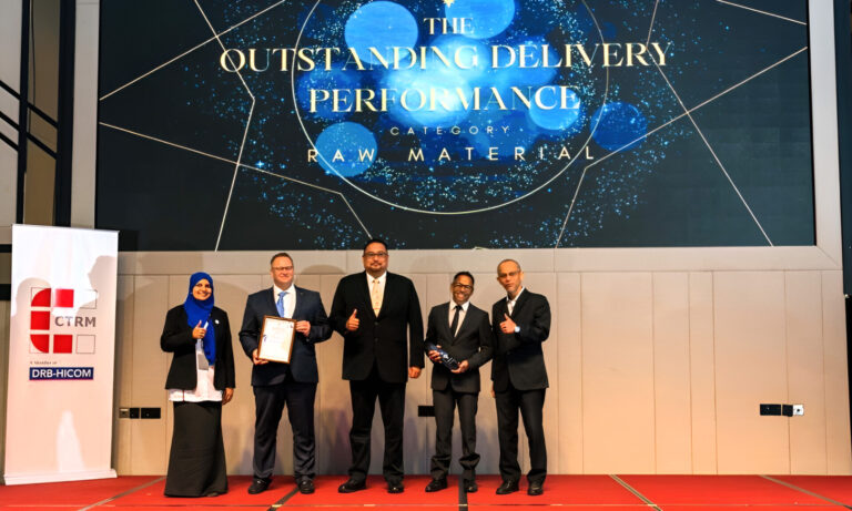 Photo de groupe des lauréats lors d'une remise de prix