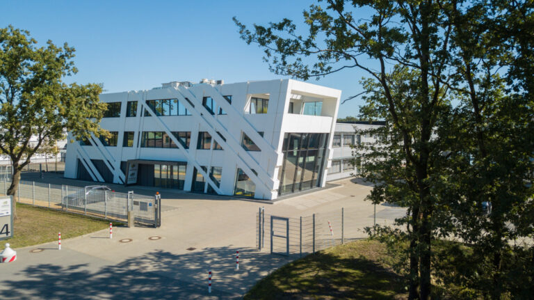Modernes Bürogebäude mit einzigartigem Design